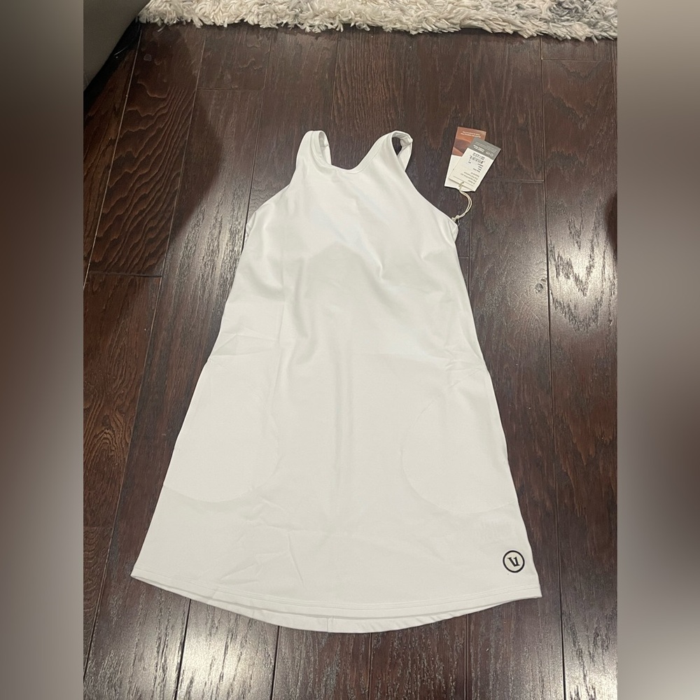 VUORI Volley Dress White Tank Mini Pockets Built -In Bra Women Size Small NEW - Picture 2 of 11